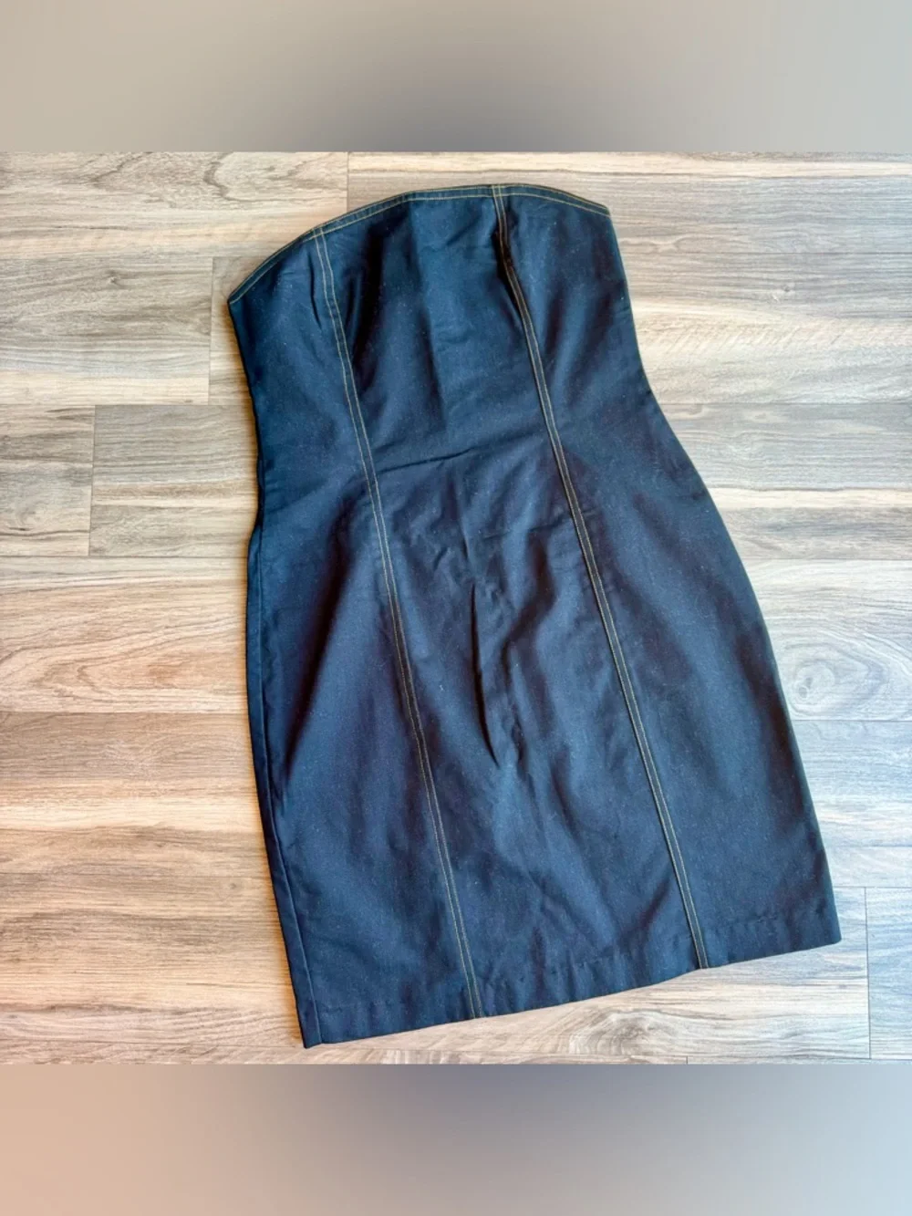 Elevated‎ Tailored Strapless Dress Structured Panel Seam Silhouette